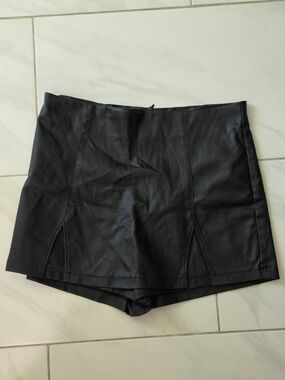 Black Women's Faux Leather High-Waist Scorts Shorts
